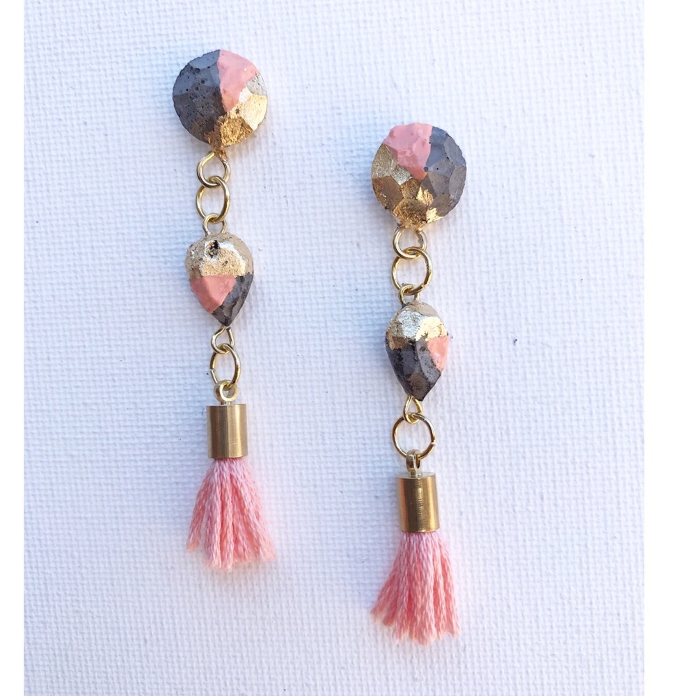 Concrete round and tear tassel earrings (coral)